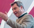 Bild: Peter Kneffel
Markus Söder (CSU), Ministerpräsident von Bayern, spricht beim Politischen Frühschoppen Gillamoos auf der Bühne.