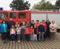Bild: soj
Kinderbesuch bei der Feuerwehr Hermannsreuth. Zweite Bürgermeisterin Heidi Philipp lobte die Nachwuchskräfte für ihr Engagement.