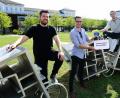 Bild: Petra Hartl
Die OTH-Studenten Sebastian Neumaier (von links), Raphael Gruber und David Holzinger gehen einen innovativen Weg in der Filmbranche: Ihr etwa zwölfminütiges Werk lässt sich auf zwei verschiedene Arten verstehen und interpretieren.