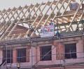 Bild: no
Zimmermeister Martin Birner von der Firma Holzbau Schuller trägt den Richtspruch vor.