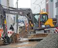 Bild: Gabi Schönberger
In der Schillerstraße wird der Straßenentwässerungskanal neu verlegt. Der Bereich zwischen dem Josef-Witt-Platz und der Einmündung zur Ringstraße ist deshalb voraussichtlich vom 20. August bis Ende Oktober gesperrt.