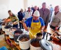 Bild: whü
Auch zum zehnten Speichersdorfer Schlachtschüsselfest bieten die Veranstalter wieder leckeres Essen an.