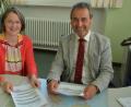 Bild: jr
Sehen dem Schulstart am kommenden Dienstag zuversichtlich entgegen: Leitender Schulamtsdirektor Rudolf Kunz und Schulrätin Martina Puff. 552 Abc-Schützen werden am Dienstag neu eingeschult.