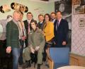 Bild: sne
Ein Bild mit dem King: CSU-Ortsvorsitzender Gerald Morgenstern, Bürgermeister Edgar Knobloch, Leiter der Staatskanzlei Florian Herrmann, Landtagsabgeordneter Tobias Reiß, Landtagskandidatin Tanja Renner, Bezirkstagskandidat Matthias Grundler und Bundestagsabgeordneter Albert Rupprecht.