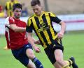 Bild: A. Schwarzmeier
Die SV Grafenwöhr bangt vor dem Heimspiel gegen den 1. FC Schwarzenfeld noch um den Einsatz von Benjamin König (rechts, Szene aus der Partie gegen den SV Kulmain).