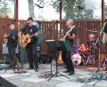 Bild: prh
"Back Beat" mit Charlie Hero, Rick Britton, Chris Schaller, Alis Windisch und Bruno Hammer (von links) rocken zum Abschluss der Sommer-Serenaden noch einmal die Freizeitanlage mit ihrer Musik aus den Swinging Sixties.