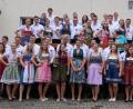 Bild: exb
Stolz präsentieren sich die 22 Kirwapaare von Mimbach/Mausdorf.