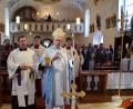 Bild: swo
Die Kirche war wieder gut besucht – auch bei diesem Gottesdienst auf dem Mausberg feierten die meisten Gläubigen draußen mit. Abt Gregor Zippel aus der Abtei Rohr hielt die Festpredigt.