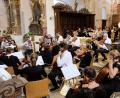 Bild: Robert Dotzauer
Mehr als 50 Musiker des „Ostbayerischen Jugendorchesters“ begeistern unter Leitung von Walter Schreiber in der Klosterkirche unter dem Titel „OJO meets Beethoven“ mit einem grandiosen Sinfoniekonzert.
