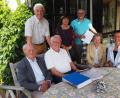 Bild: Bühner
Das Herbstprogramm des Freundeskreises der Evangelischen Akademie Tutzing stellen (sitzend von links) Helmuth Hülsmann, Ehrenfried Lachmann, Gertraud Hülsmann und Uta Doenitz sowie (stehend von links) Fritz-Dieter Doenitz, Karin Holl und als VHS-Vertreter Harald Krämer vor.