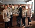 Bild: mor
Operngenuss, Ideen von der Schule und einen Korb mit bayerischen Bier- und Schnapsspezialitäten bekamen Grafenwörths Bürgermeister Alfred Riedl und seine Frau Silvia (dritter und zweite von rechts) mit auf den Weg ins niederösterreichische Grafenwörth. Über den Besuch der Partner freuten sich Gabi und Edgar Knobloch und zweite Bürgermeisterin Anita Stauber (von links).