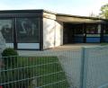 Bild: Portner
Die Tage des Kindergartens sind gezählt: Ab 1. November steht das Gebäude an der Eslarner Straße für den Abbruchbagger bereit. Die Kinderkrippe links daneben bleibt stehen und wird 2019 an den Neubau angedockt.