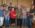 Bild: jr
Seinen 80. Geburtstag feierte am Dienstag Rudolf Köstler (vorne, Mitte, neben Ehefrau Betty). Neben der Familie, Freunden und Vereinsvertretern gratulierte auch Bürgermeister Ernst Neumann (Dritter von rechts).