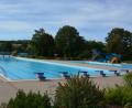 Bild: jr
Menschenleer präsentiert sich das Mitterteicher Freibad (Bild) nach dem Saisonende. Der heiße Sommer lockte in den vergangenen Monaten knapp 50 000 Besucher in die Einrichtung, die in naher Zukunft generalsaniert werden muss.
