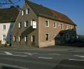 Bild: Stadtarchiv
Viele ältere Neustädter können sich noch gut an die Traditionsgaststätte "Zum Scherm" erinnern. Heute ist dort ein freier Platz über der Tiefgarage.
