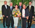Bild: sei
Dieter Nikol (Zweiter von links), Claudia Bertelshofer (Dritte von links) und Klaus-Hannes Kahler (Dritter von rechts) bekamen Ehrenamtsurkunden.