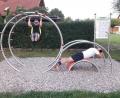 Bild: vl
Nachdem unter anderem die Männergruppe der Fitnessabteilung der Sportvereinigung TuS/DJK Grafenwöhr ihre letzte Übungseinheit vor Ferienbeginn am Spielplatz in der Bahnhofsiedlung an den neu errichteten Trainingsgeräten wie Multifunktionstrainer und Überzugstrainer absolvierte, startet neben dem Standardprogramm auch wieder das alljährliche Herbst-Winter Kursprogramm, zu dem sich ab sofort alle Interessierten anmelden können.