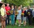 Bild: pko
Rektorin Irene Träxler (links) und Bürgermeister Martin Birner (rechts) heißen acht neue Lehrkräfte an der Mittelschule willkommen.