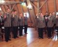 Bild: e
Alle 15 Rekruten sprechen im Großen Saal im Theuerner Schloss die Eidesformel.