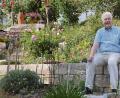 Bild: spw
Eine Idylle haben sich SPD-Landtagsabgeordneter Reinhold Strobl und seine Frau Mathilde in Schnaittenbach geschaffen. Nach dem Ende seiner politischen Karriere will sich der 68-Jährige mehr Zeit für die Gartenarbeit nehmen.