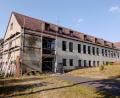 Bild: ebr
Das alte Griesbacher Schulhaus zu Beginn der Abrissarbeiten: Auf dem Areal sollen Bauplätze entstehen.