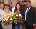 Bild: fvo
Im Bild von links: Kirchenpfleger Max Kick, Tanja Schwarz, Pfarrer Norbert Götz, Sonja Kick und Bürgermeister Josef Beimler
