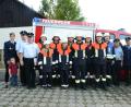 Bild: bey
Zur bravourös absolvierten Leistungsprüfung gratulieren der Löschgruppe Vorsitzende Evi Lanzl, Kreisbrandmeister Christian Demleitner, Schiedsdrichter Dieter Malzer (von links) und Ehrenkommandant Franz Kindl, Bürgermeister Anton Kappl, EhrenvorsitzenderJohann Stiegler und Schiedsrichter Günter Sommer (von rechts).