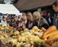 Bild: fsb
Für die einen ist es ein Traditionsgemüse, für die anderen Halloween-Deko. Beim Beutnerhoffest kommen Kürbisliebhaber aller Fraktionen auf ihre Kosten.