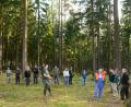Bild: bey
Förster Andreas Eiser, Waldbesitzervereinigung Eslarn-Vohenstrauß erklärt im Stadtwald Pleystein die notwendigen Arbeiten zum Waldumbau.