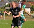 Bild: Heinrich Weiß
Der SV Mitterteich feierte am Sonntag einen wichtigen 3:1-Erfolg beim TSV Sonnefeld. Das Bild zeigt Matthias Männl (rechts), den Schützen des 2:0, im Luftkampf mit dem Sonnefelder Tobias Bauer.