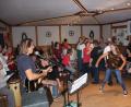 Bild: kro
Die KJF-Band "The Inclusions" mit ihrem Frontman Maximilian Schmid sorgte für eine tolle Stimmung in der Herbst-Disco der Selbsthilfegruppe.
