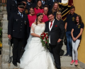 Bild: sl
Die Feuerwehr Lerau um Vorsitzenden Peter Schwabl (links) gratuliert Veronika Rupprecht und Josef Hirmer zur Hochzeit.