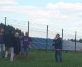 Bild: dob
Mitglieder der Freien Wähler besichtigen die Freiflächen-Photovoltaikanlagen in Lohma und sehen ihre zuvor geäußerten Bedenken als unbegründet. Jetzt fordern die Freien Wähler eine schnelle Umsetzung in Vohenstrauß.