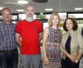 Bild: Hirsch
An der Grundschule Neunburg gab es zwei personelle Veränderungen. Cornelia Kayl (Mitte) ist neue Konrektorin, Markus Paulus (Zweiter von links) neuer Hausmeister. Bürgermeister Martin Birner, Schulleiterin Sabine Bauer (von rechts) und Bauamtsleiter Georg Keil (links) hießen sie willkommen.