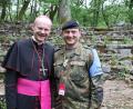 Bild: Anton Kappl
Stabsfeldwebel und Leuchtenberger Bürgermeister Anton Kappl (rechts) mit dem Militärbischof für die deutsche Bundeswehr, Franz-Josef Overbeck.