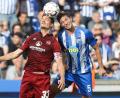 Bild: agentur_dpa
Auf Augenhöhe habe sich der Club in den vergangenen drei Partien in der Bundesliga verkauft: Der Chef der Innenverteidigung, Georg Margreitter (links), traut seinen Kollegen beim 1. FC Nürnberg noch einiges mehr in der aktuellen Saison zu. Bild: Jörg Carstensen/dpa