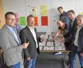 Bild: Beate-Josefine Luber
Wenn die Obdachlosen nicht zu den Politikern kommen, müssen die Politiker eben zu den Obdachlosen, denken sich Ursula Barrois (Mitte) und ihr Team. Klaus Bergmann und Stephan Oetzinger (von rechts), sowie Christoph Skutella (links) und Ali Daniel Zant (Dritter von links) schildern ihre Eindrücke.
