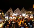 Bild: bmr
Der Weihnachtsmarkt mit seiner kleinen Budenstadt rund um den Löwenbrunnen am Luitpoldplatz wird dieses Jahr seine 25. Auflage verpassen.