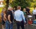 Bild: knh
Reges Interesse der Einwohner herrscht beim CSU-Bürgergespräch in Steinfels mit Bürgermeister Stephan Oetzinger (rechts), seinem Vertreter Richard Kammerer (DRitter von rechts) und einigen Markträten.