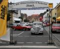 Bild: fpoz
Der gesperrte Waldershofer Markt wird zur Startzone für die Oldtimer-Ausfahrt.