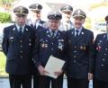 Bild: ral
Anton Herrmann (Dritter von links) im Kreise seiner Gratulanten: Kurz davor erhielt er das Verdienstkreuz in Gold des Feuerwehrverbandes.