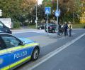 Bild: Polizei Amberg
Kontrolle am Nabburger-Tor-Kreisel: Um den Zebrastreifen zu überqueren müssen Radfahrer hier absteigen.