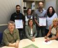 Bild: weu
Zum ersten Planungstreffen kamen Charlotte Pelka von der Lernenden Region, Maria Dirnberger von der Freiwilligenagentur Integration und Engagement (sitzend, von links) und Claudia Leitzmann von LdE Bayern (stehend, Zweite von links) an die Mittelschule, um mit Rektorin Träxler (rechts) und den Lehrkräften Christine Schießl, Christian Schießl und Mario Schiegerl-Höldrich (von rechts) das weitere Vorgehen zu besprechen.