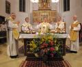 Bild: exb
Den Gottesdienst anlässlich der 377. Wallfahrt für die Kirche zelebrieren (von links) Stadtpfarrer Georg Flierl, Kaplan Paul Gebendorfer, Professor Dr. Johannes Hofmann, Pfarrer Martin Neumaier und Pater Klaus Kniffki.