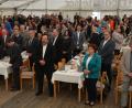 Bild: jr
Voll besetzt ist das Festzelt beim Festgottesdienst.