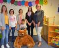 Bild: gi
Vincent Jackson freut sich über den großen Teddybär. Er ist Sieger des Luftballon-Wettbewerbs des Elternbeirats des Kindergartens.