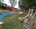 Bild: br
Der Spielplatz im Außenbereich des Kindergartens „Pusteblume“ soll mit neuen Spielgeräten ausgestattet werden. Das fordert Johann Walter.
