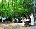 Bild: ads
In der wärmenden Sonne eines Spätsommerabends in der faszinierende idyllischen Natur am Gipfel des Buchbergs feierte Pfarrer Josef Irlbacher eine Messe mit den Schnaittenbacher Trachtlern und einer Schar Gläubigen. Die tiefschürfende Predigt zum Thema Kreuz gab Anlass zum Nachdenken.