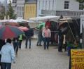 Bild: jr
Kaum ein Besucher wagte sich ohne Regenschirm und wetterfeste Kleidung auf den Michaelimarkt.