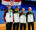 Bild: lst
Gerhard Specht (Zweiter von rechts) gewann mit der deutschen Mannschaft Bronze bei der Tennis-Senioren-WM in Kroatien.